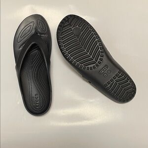 CROCS Women’s Black flip flops
